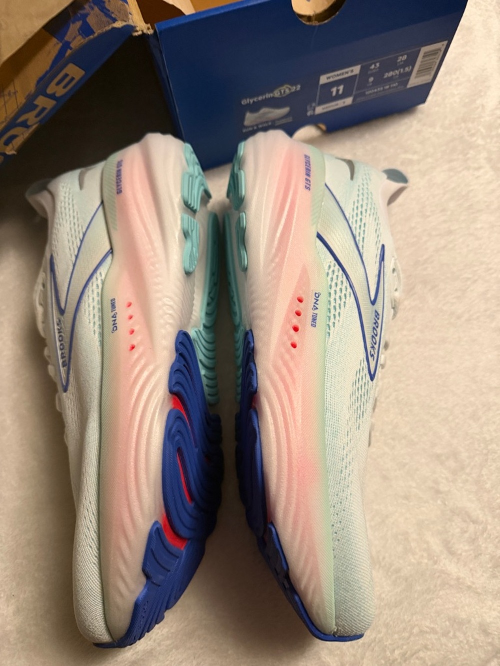 Brooks Glycerin GTS 22 new
 Womens Running Shoes white limpet shell amparo blue - Picture 4 of 5
